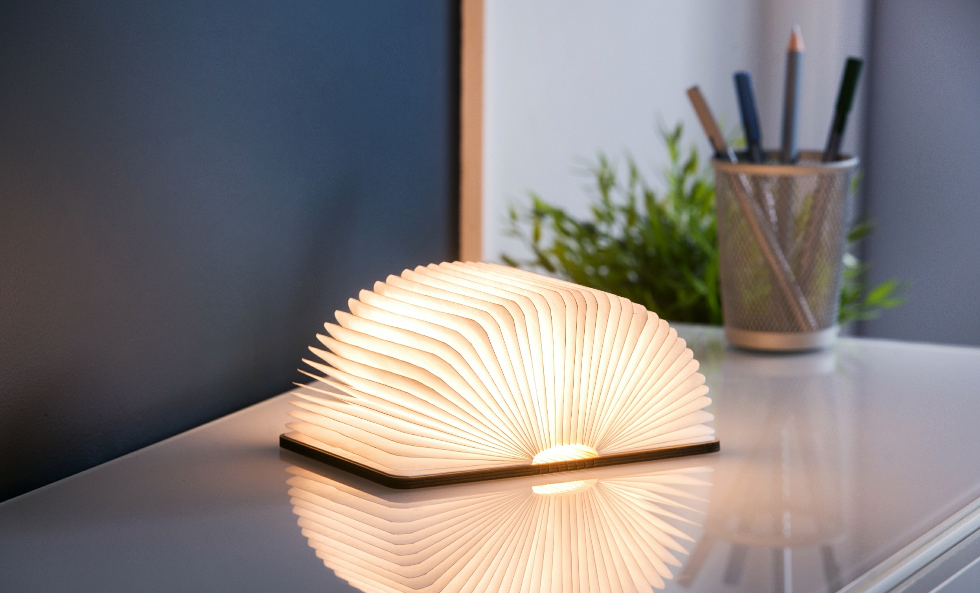 Wooden Book Lamp – Smart Book Light Mini Walnut by Gingko