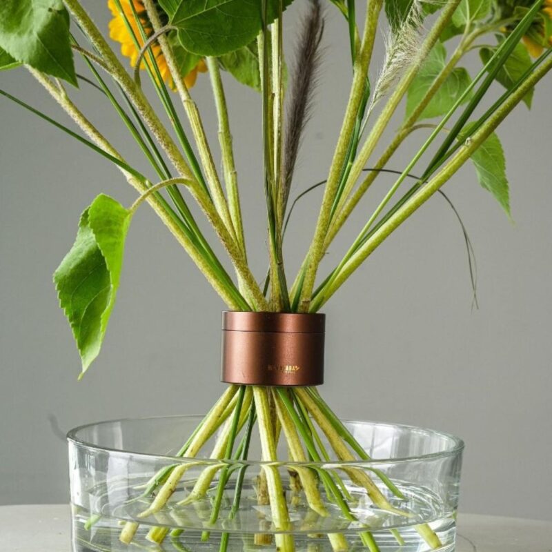 Muddy Brown (bronze) bouquet twister from Hanataba for beautiful flower arrangements