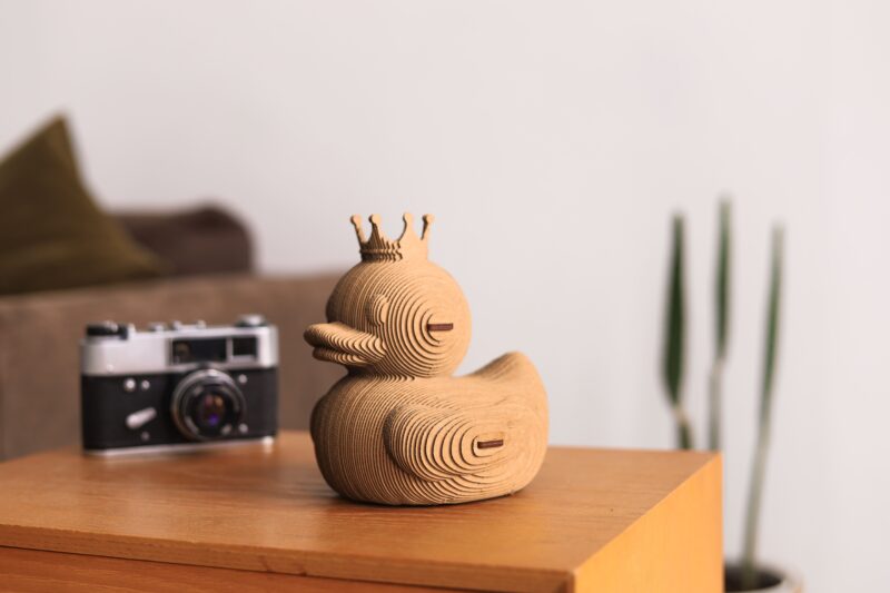 3D cardboard duck model as elegant home decor – nature-themed art piece