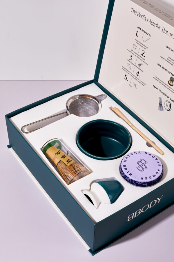 This matcha gift set includes everything for a premium tea ritual. Beautifully packaged and ready to gift – the perfect present for matcha lovers.