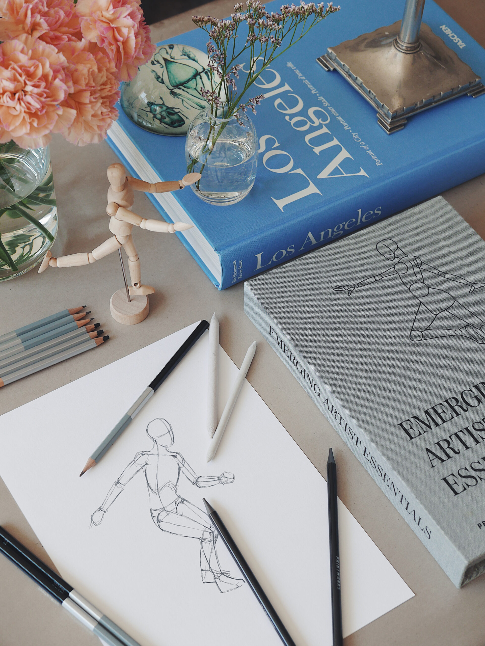 Artist starter kit with wooden mannequin and complete drawing tools