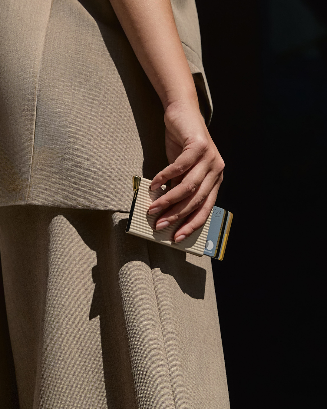 Secrid Cardprotector+ Fluted Cashmere/Gold premium card holder.
