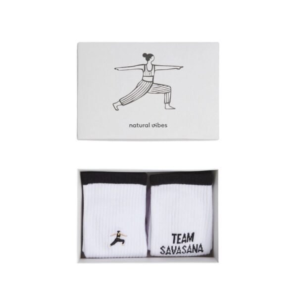 2-pack organic yoga socks with mindful yoga-inspired designs