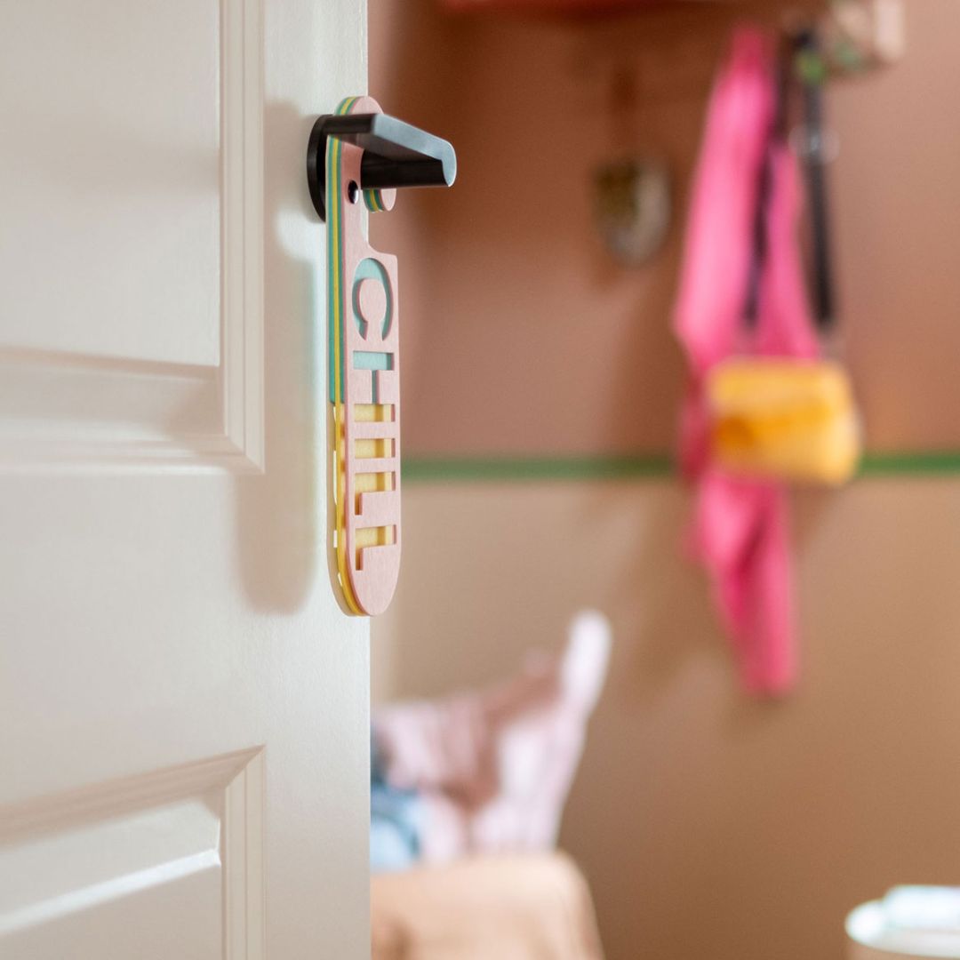 PUKI WUKI Door Hanger Chill / Work Pink & White