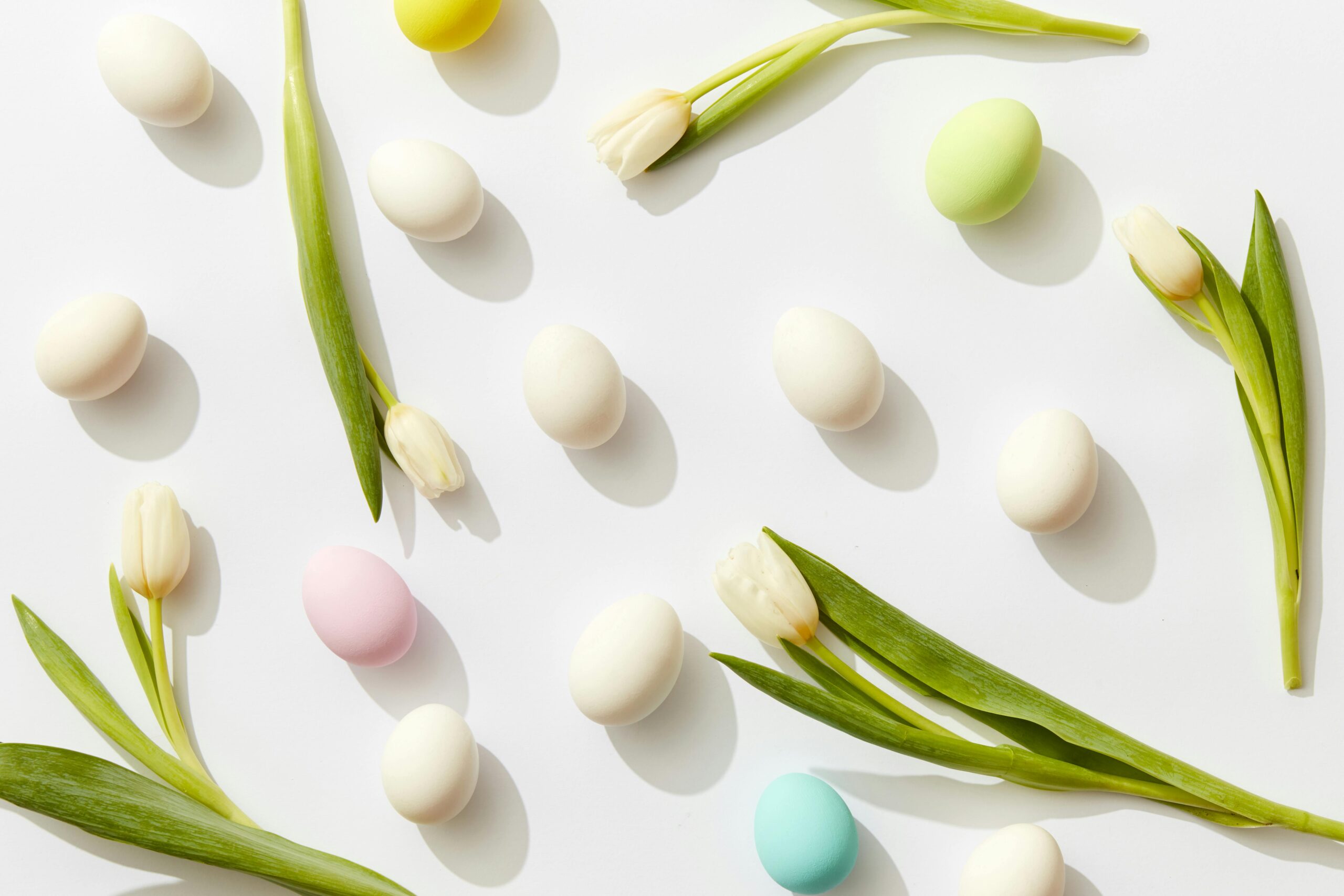 What to bring to an Easter brunch? Discover stylish, original gift ideas that elevate the table and impress the host.