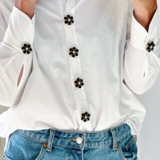 Maja – Black Sparkling Flower Button Charm