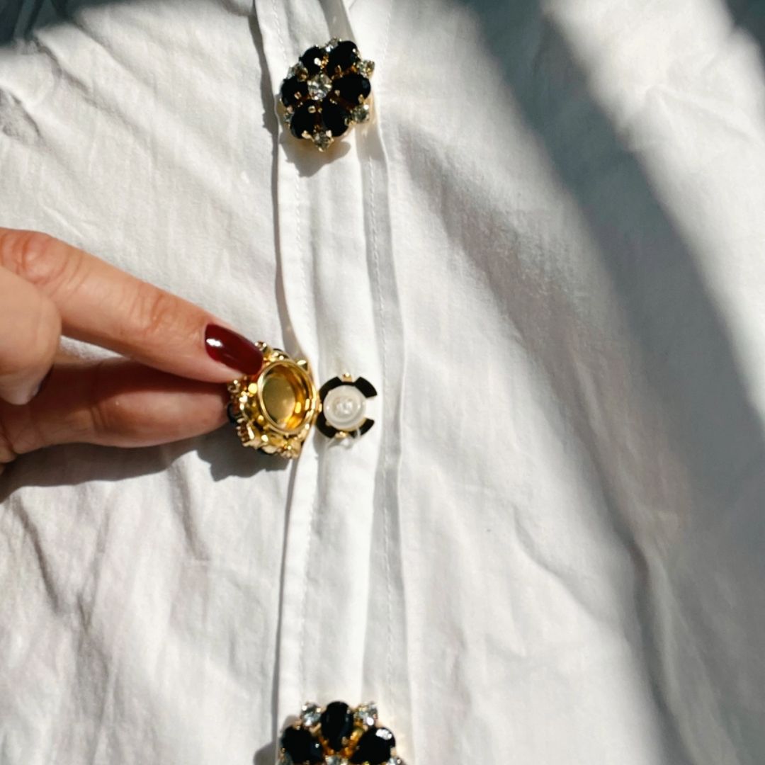 Maja – Black Sparkling Flower Button Charm