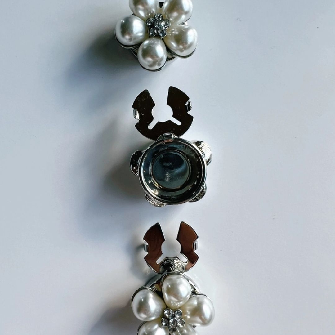 Rosi – Pearl Flower Button Charm Silver