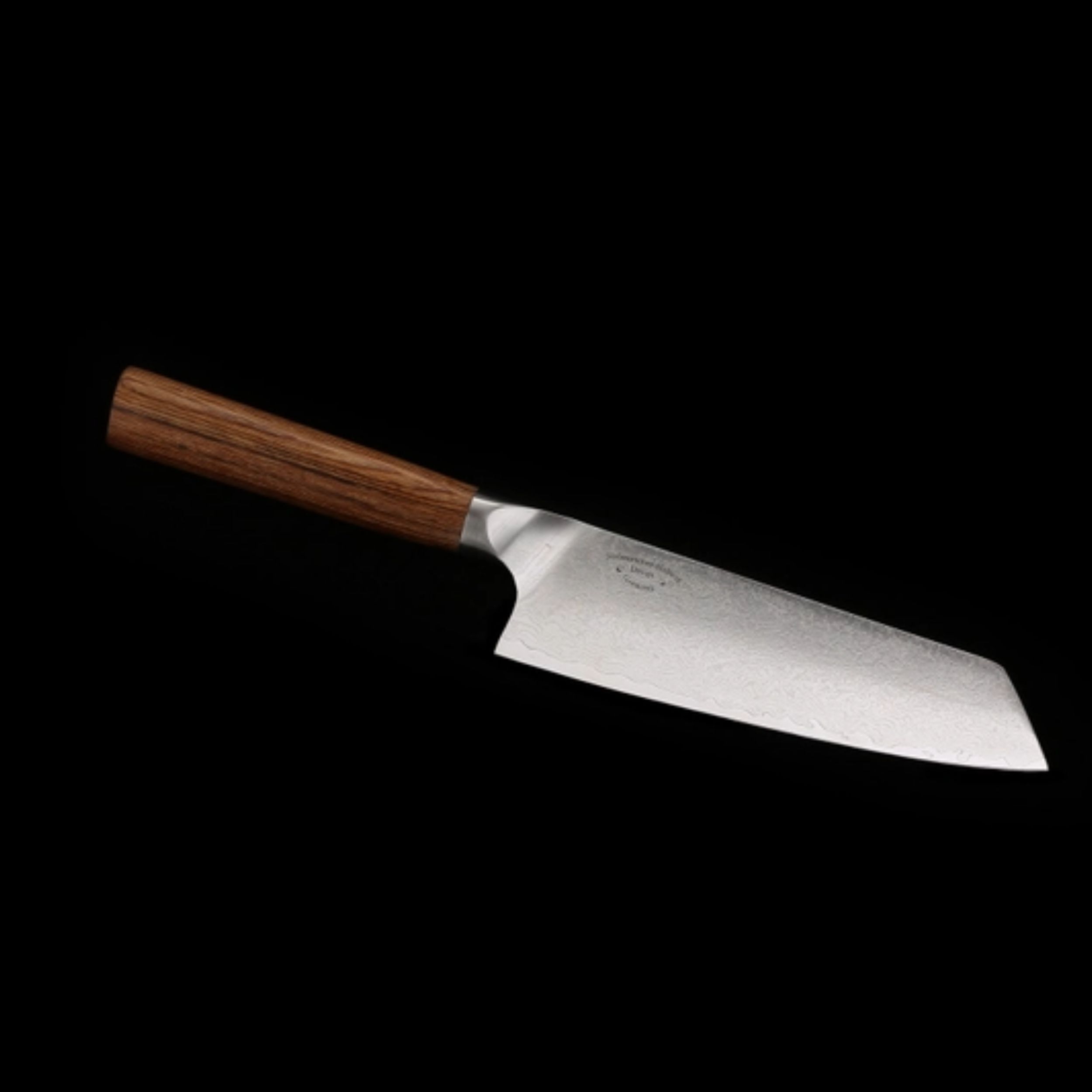 Damascus kitchen knife made in Japan with a VG-10 steel core, 67-layer Damascus blade and golden pakkawood handle. Beautifully gift boxed.