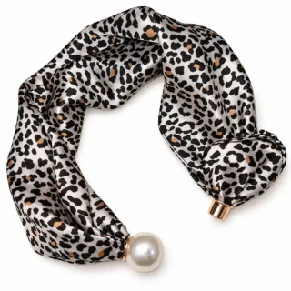 Magnetic Scarf Leopard – Pearl Closure